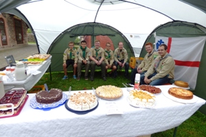 Die Pfadfinder von Rheinböllen boten Kaffe, Kuchen und andere Leckereien an. Foto: Harald Kosub