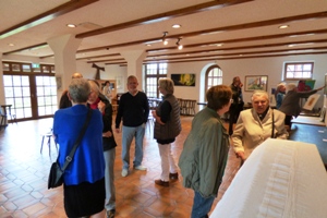 Groes Interesse fand die Gemldeausstellung der Hauderer und von Edith Odenbreit im groen Saal. Foto: Harald Kosub